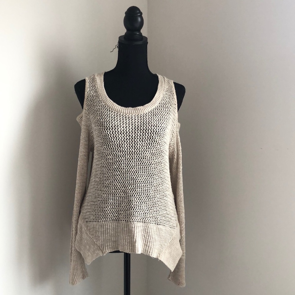 Maurices size M long sleeve cold shoulder sweater